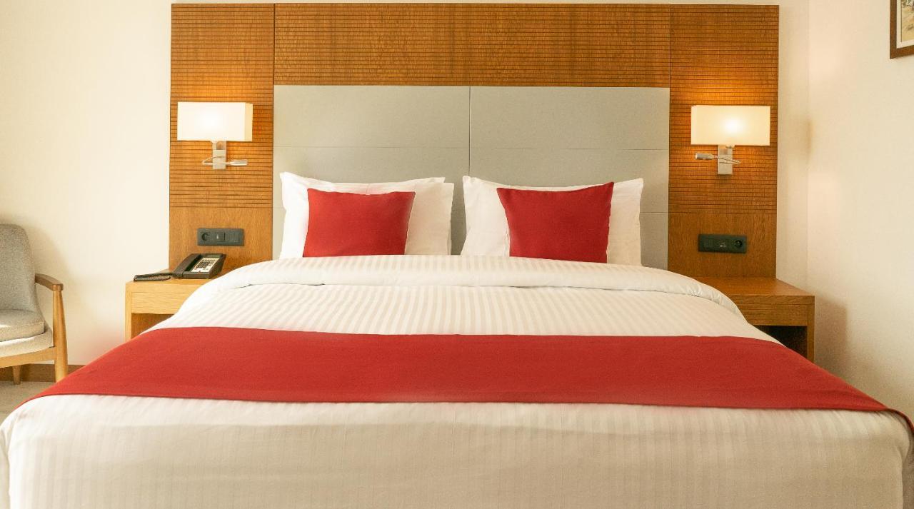 Star Land Hotel Bastos Яунде Экстерьер фото