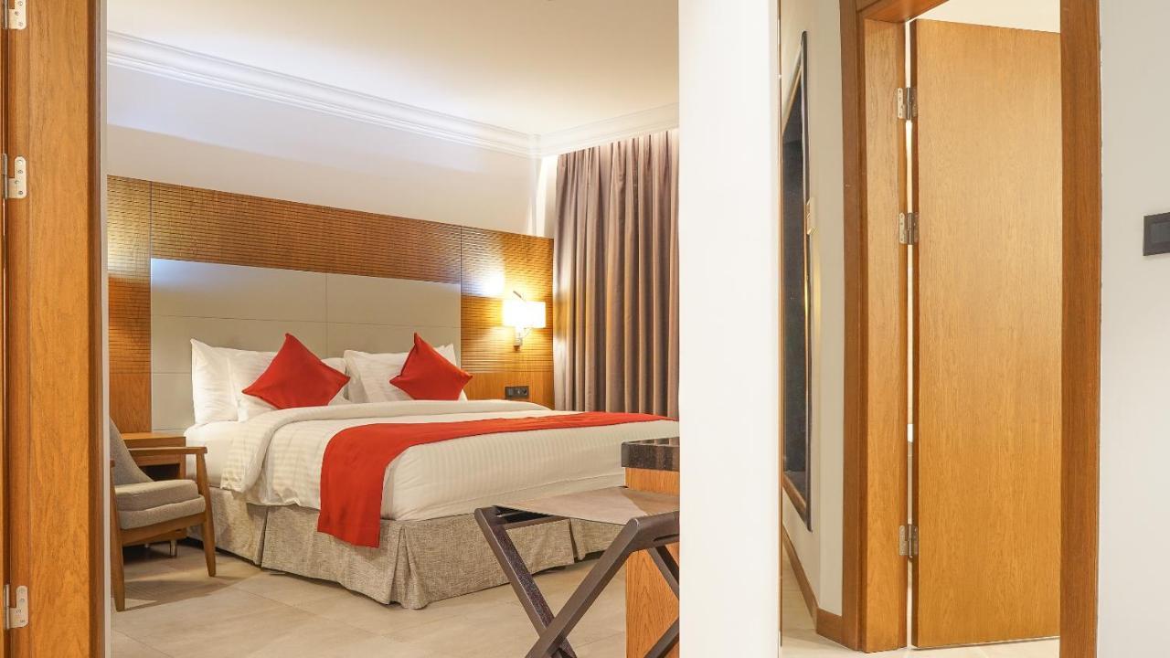 Star Land Hotel Bastos Яунде Экстерьер фото