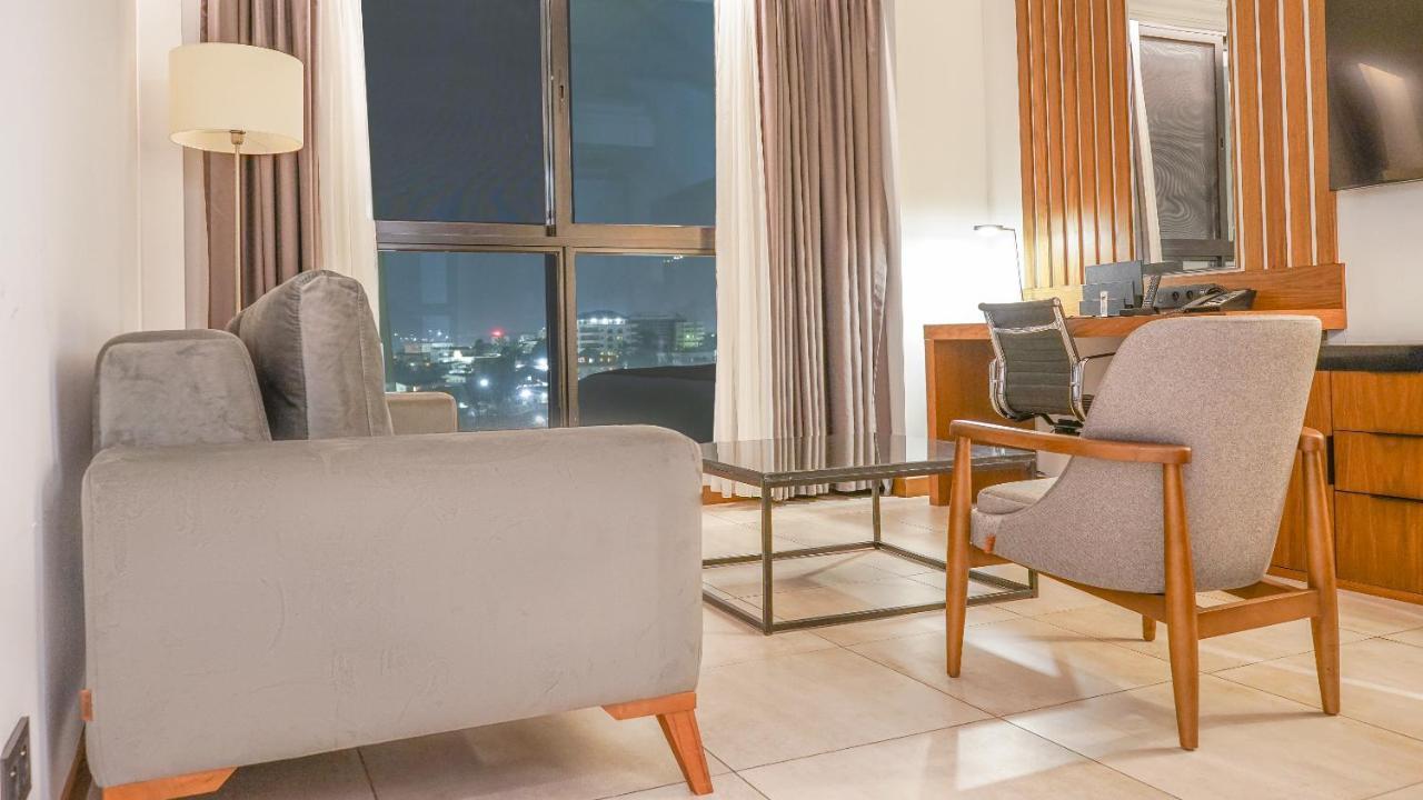 Star Land Hotel Bastos Яунде Экстерьер фото