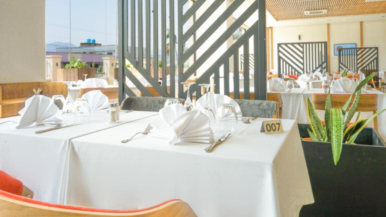 Star Land Hotel Bastos Яунде Экстерьер фото