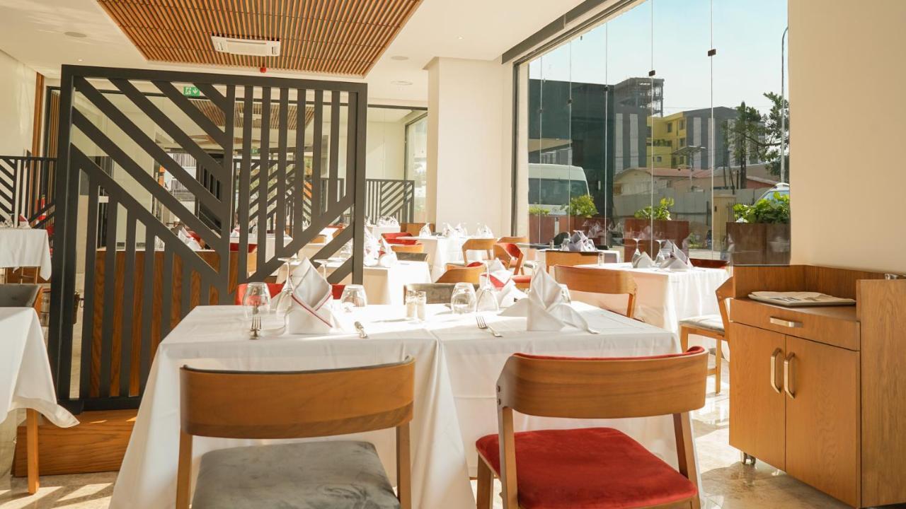 Star Land Hotel Bastos Яунде Экстерьер фото