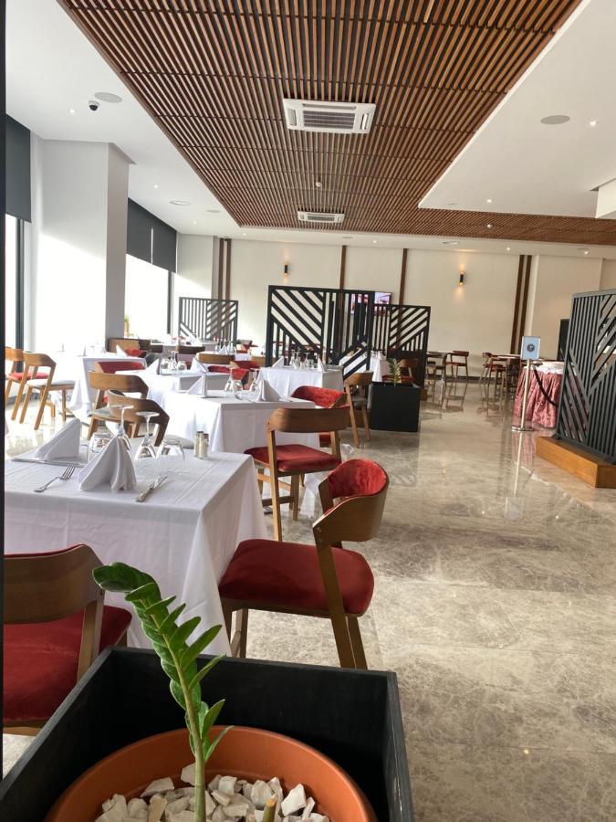 Star Land Hotel Bastos Яунде Экстерьер фото