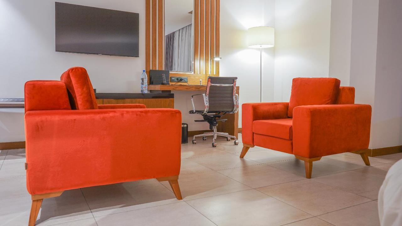 Star Land Hotel Bastos Яунде Экстерьер фото