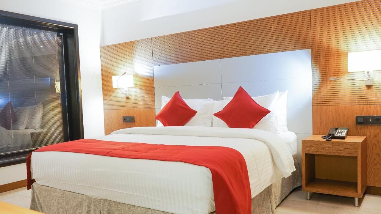 Star Land Hotel Bastos Яунде Экстерьер фото