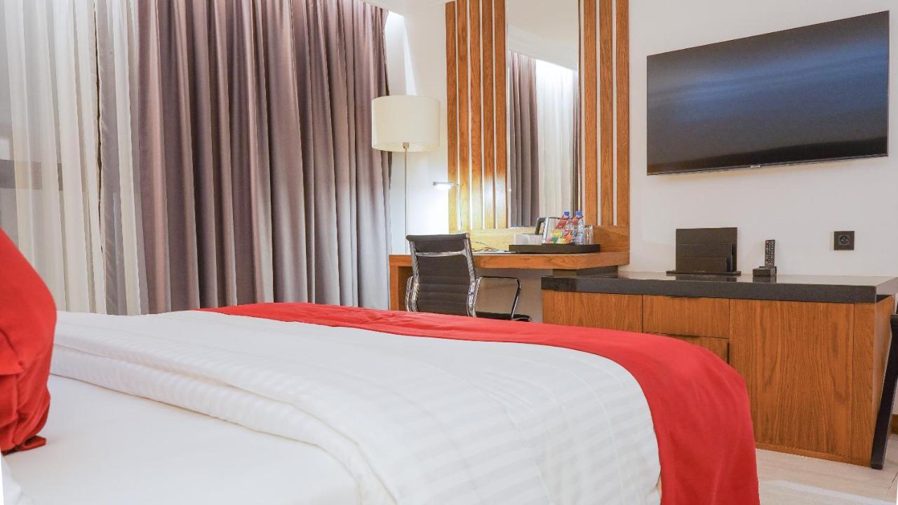 Star Land Hotel Bastos Яунде Экстерьер фото