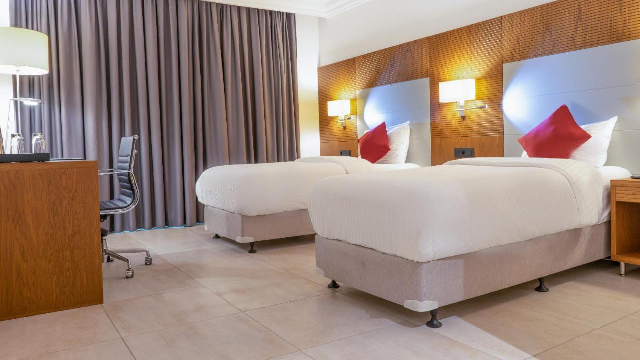 Star Land Hotel Bastos Яунде Экстерьер фото